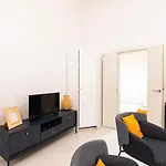 Modern Uniquely Designed Flat Andrassy Avenue And Oktogon Square * Βουδαπέστη