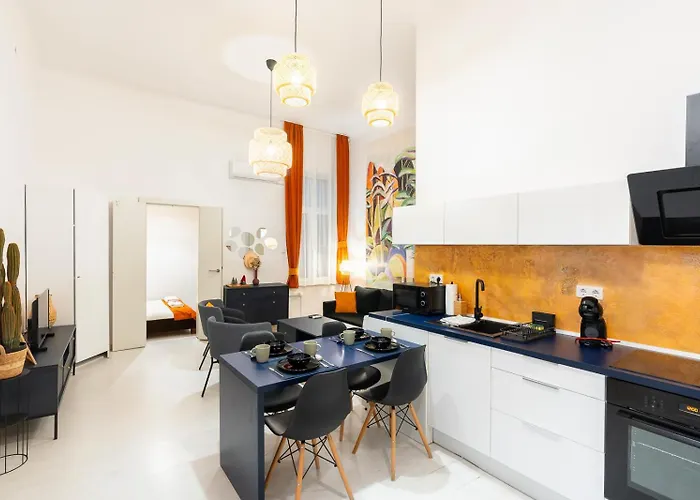 Modern Uniquely Designed Flat Andrassy Avenue And Oktogon Square Apartament Budapesta